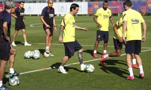 Không phải Messi, CĐV Barca đang chờ một "mãnh thú" tái xuất