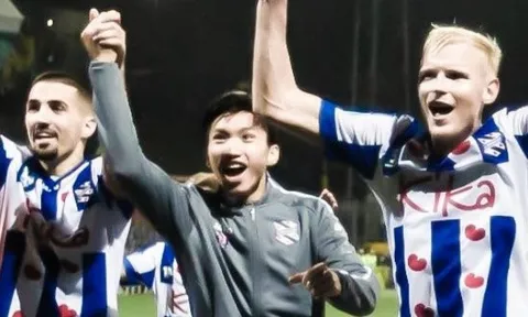 Không ra sân, đồng đội ở Heerenveen vẫn làm điều không ngờ với Văn Hậu