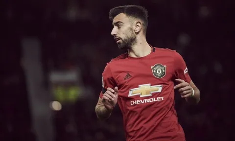 Không thể thi đấu vì Corona, cầu thủ hay nhất Premier League làm gì?