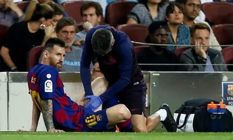 Khuỵu gối, Messi nói 1 câu đầy bi ai khiến các CĐV Barca xót xa
