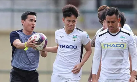 Kiatisak đọc vị 2 vấn đề của HAGL trong trận hòa DNH Nam Định