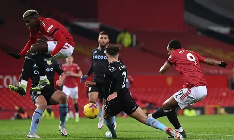 Kịch tính hạ gục Aston Villa, Man Utd san bằng điểm số với Liverpool