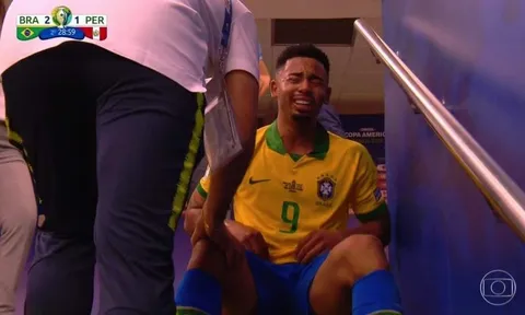 Kiến tạo, ghi bàn và ăn thẻ đỏ, Gabriel Jesus khóc nghẹn như một đứa trẻ