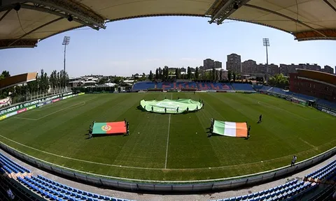 Đè bẹp CH Ireland, đàn em Cristiano Ronaldo kiêu hãnh vào chung kết