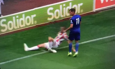 Kinh hoàng! 'Máy chém' Shawcross chấn thương giống hệt cách Ramsey từng bị