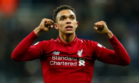 Klopp: "Làm sao Alexander-Arnold thi đấu cho Liverpool mà không phải cậu?"