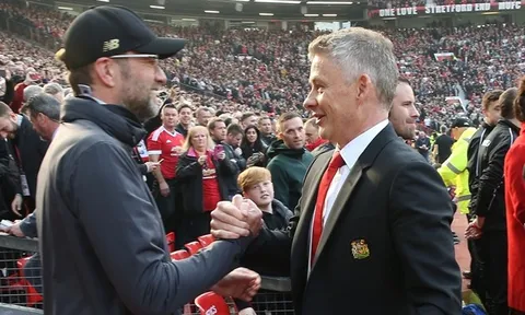 Klopp tự biến mình thành “gã hề” khi mỉa mai Man Utd