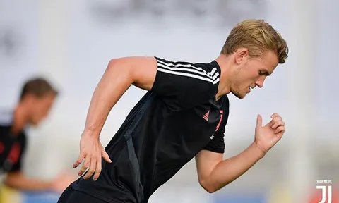 Dự bị ở Juventus, De Ligt nhận cảnh báo từ HLV trưởng ĐT Hà Lan