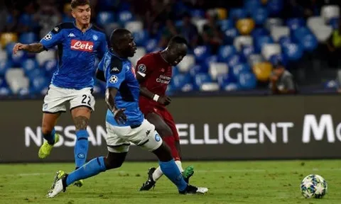 Làm lu mờ Van Dijk, 'quái thú' Napoli cho thấy mình 'ngon không kém'