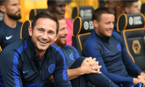 HLV Lampard giải thích vì sao Chelsea chơi với ba trung vệ