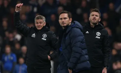 Solskjaer: "Mới gặp chút khó khăn, Chelsea đã sa thải Lampard"