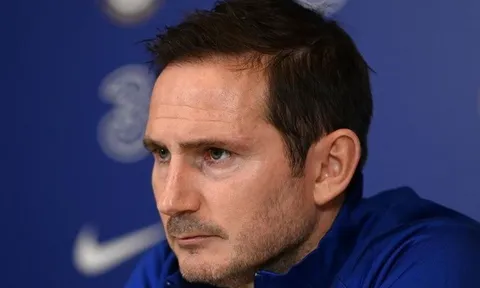 Lampard tù túng, Mourinho nói đúng 1 câu