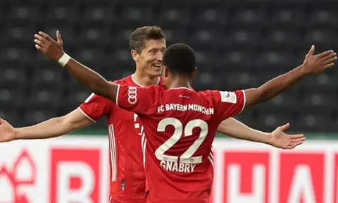 Lewandowski khủng chẳng kém Ronaldo hay Messi, vượt mốc 50 bàn thắng cho Bayern