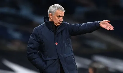 Lập đại công, Mourinho vẫn quyết định chia tay sao trẻ