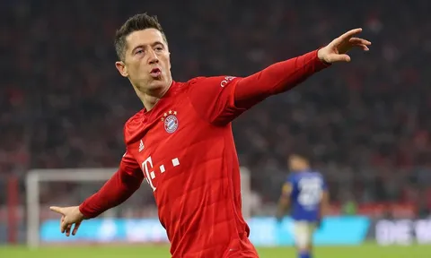 Lewandowski bay cao bằng sự kiêu ngạo và ích kỷ