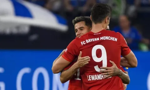 Lewandowski có hat-trick siêu phàm khiến Coutinho phục sát đất