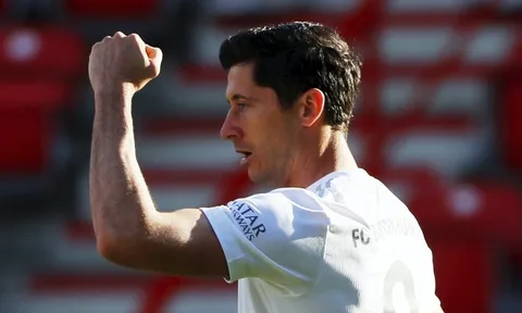Lewandowski lập cột mốc khủng, Bayern Munich thắng trận thứ 6 liên tiếp