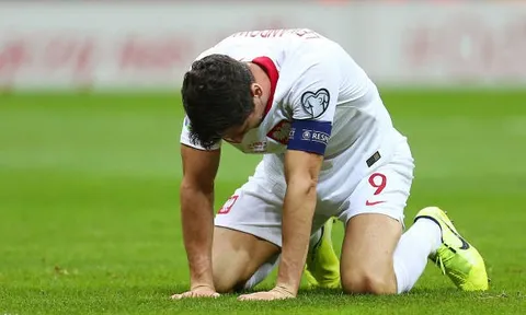 Lewandowski tiếp tục 'tệ hại', Ba Lan đã cảm thấy 'lạnh gáy'