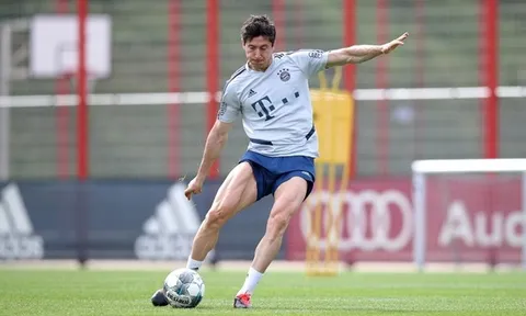 Lewandowski trở lại sau chấn thương, khoe đôi chân cơ bắp lực lưỡng