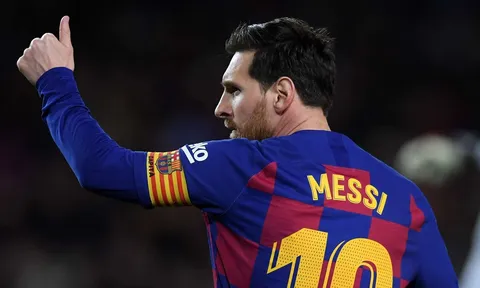 "Chẳng ai cấm chiêu mộ Messi từ Barcelona"