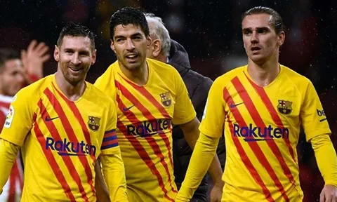 Luis Suarez phản pháo báo chí, bảo vệ các đồng đội giữa tin đồn giảm lương
