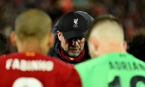 CĐV Liverpool phát cuồng: "Một cỗ máy; Salah không xứng đáng với cậu ấy"