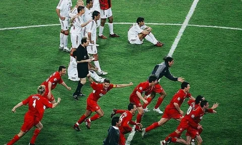 15 năm sau thất bại trước Liverpool, cựu sao AC Milan nói điều thật lòng