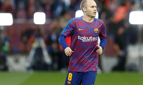 Liverpool bị "doạ" tước ngôi vương NHA, Iniesta phát biểu đầy bất ngờ