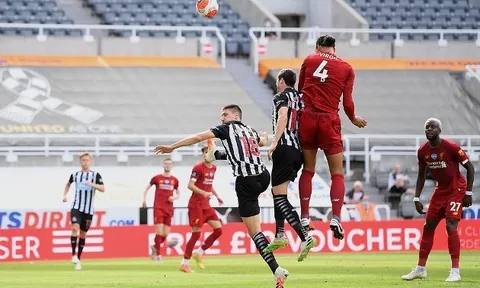 Liverpool ngược dòng ngoạn mục, đánh bại Newcastle