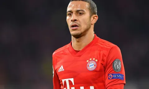 “Liverpool phải bán tiền vệ đó để lấy không gian cho Thiago”