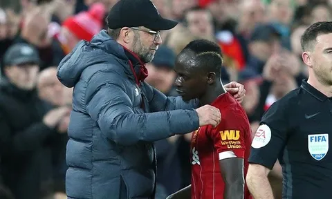 Liverpool sẽ bán “viên đạn màu đen” nếu…