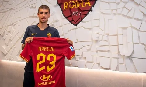 Lộ diện 2 cái tên thay thế Smalling ở AS Roma