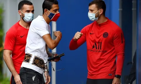 Lộ diện với khẩu trang cực ngầu, dàn sao PSG trở lại sân tập