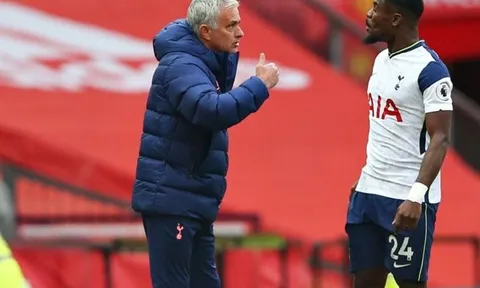 Loại 'kẻ bất mãn', Mourinho nói 2 câu tỉnh bơ