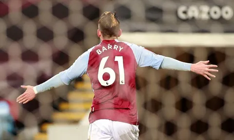 Louie Barry - sao mai 17 tuổi sút tung lưới Liverpool là ai?