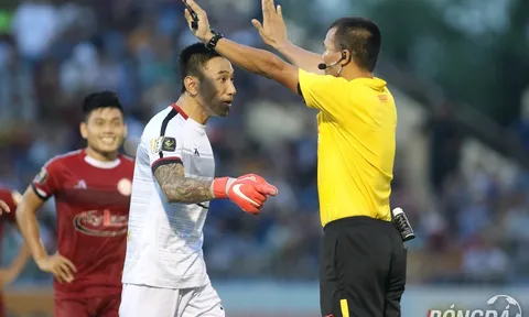 Cựu trọng tài FIFA nói gì về tình huống phạt đền gây tranh cãi khiến TP.HCM thua trận?