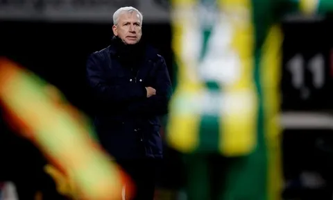 CHÍNH THỨC: Eredivisie kết thúc, cựu HLV Newcastle mất việc
