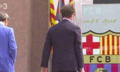 Luật sư xuất hiện tại Barcelona, "bom tấn" cuối hè chỉ chờ ngày kích hoạt
