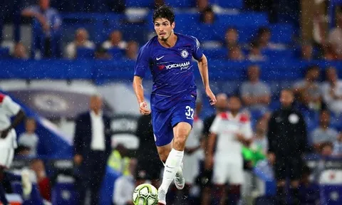 Rời đi sau 10 năm lay lắt, 'người thừa' kể tội Chelsea