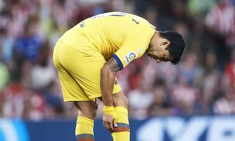 Suarez sẽ vắng mặt bao lâu sau chấn thương ở trận khai màn?