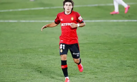 "Messi mới" khiến cả La Liga ngỡ ngàng ở tuổi 15