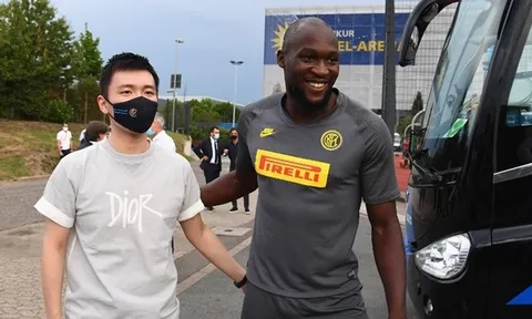 Lukaku, Conte rạng rỡ đón chào vị khách đặc biệt ghé thăm Inter Milan