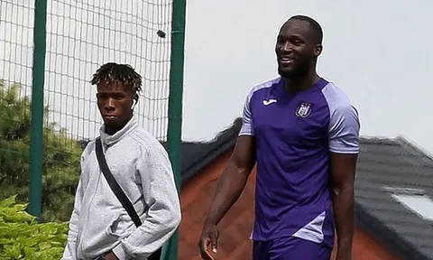 Lukaku ngồi trên đống lửa sau khi Inter bị Man Utd 'phũ phàng'