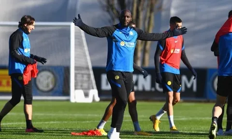 Tích cực tập luyện, Lukaku chờ ngày gieo sầu cho Smalling