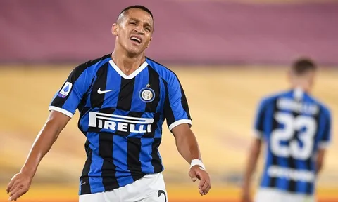 Lukaku, Sanchez tịt ngòi, Inter dâng chức vô địch cho Juve