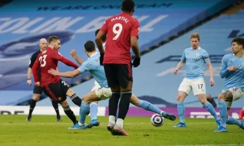 Luke Shaw bùng nổ, Man Utd hủy diệt niềm kiêu hãnh của Man City