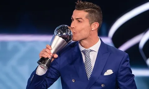 Lý do vì sao Ronaldo sẽ vượt qua Messi, Van Dijk?