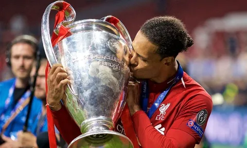 Lý do vì sao Van Dijk sẽ vượt qua Messi, Ronaldo?