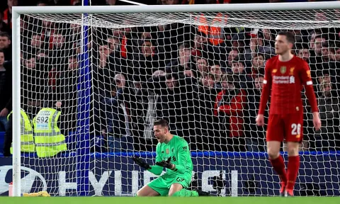 Mắc sai lầm kép, Liverpool ngã ngựa cay đắng trước Chelsea tại FA Cup