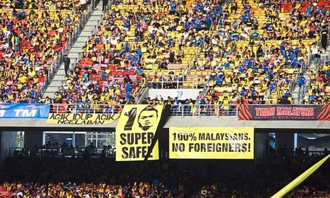 'Hãy để đội tuyển quốc gia là của người Malaysia'
